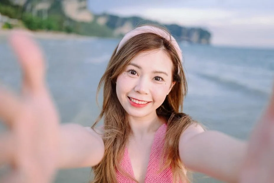 แป้งซีบิ้งอายุเท่าไหร่? เปิดประวัติเจ้าแม่แคสเกมที่มีผู้ติดตามสูงสุด